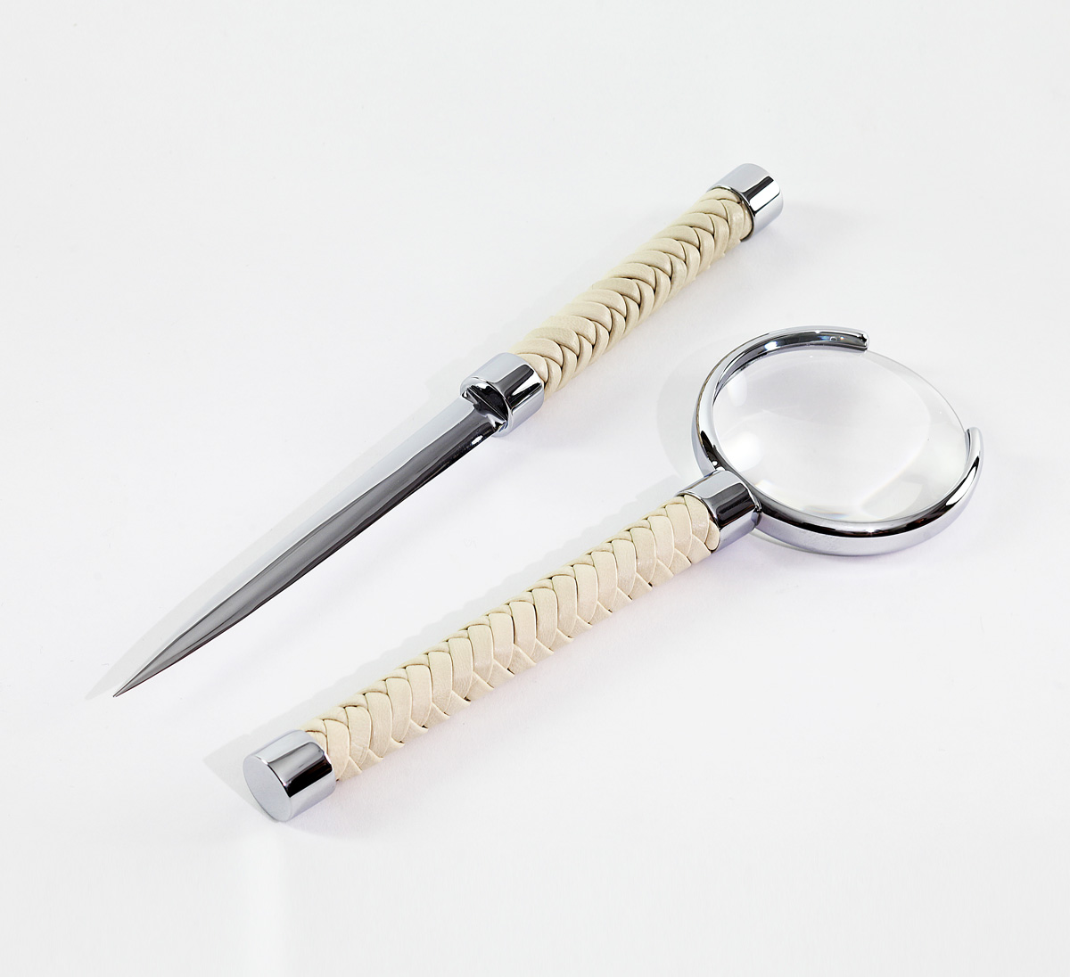 Нож для писем и лупа. Набор Riviere, стоимость 72 960 руб. 