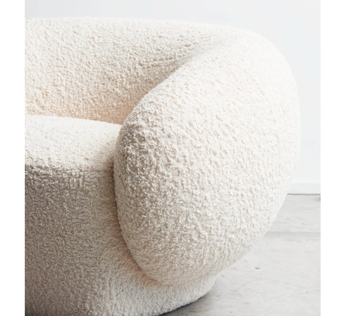 Кресло KARMA Andrew Martin, стоимость 247 800 руб.  Фотография 1